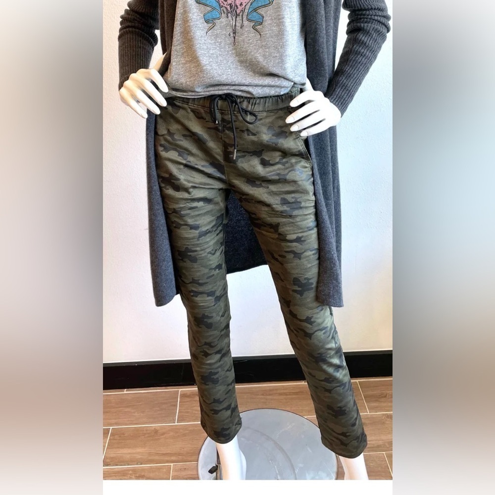 Bevy Flog Shely Original Camouflage pull on Pants size 24